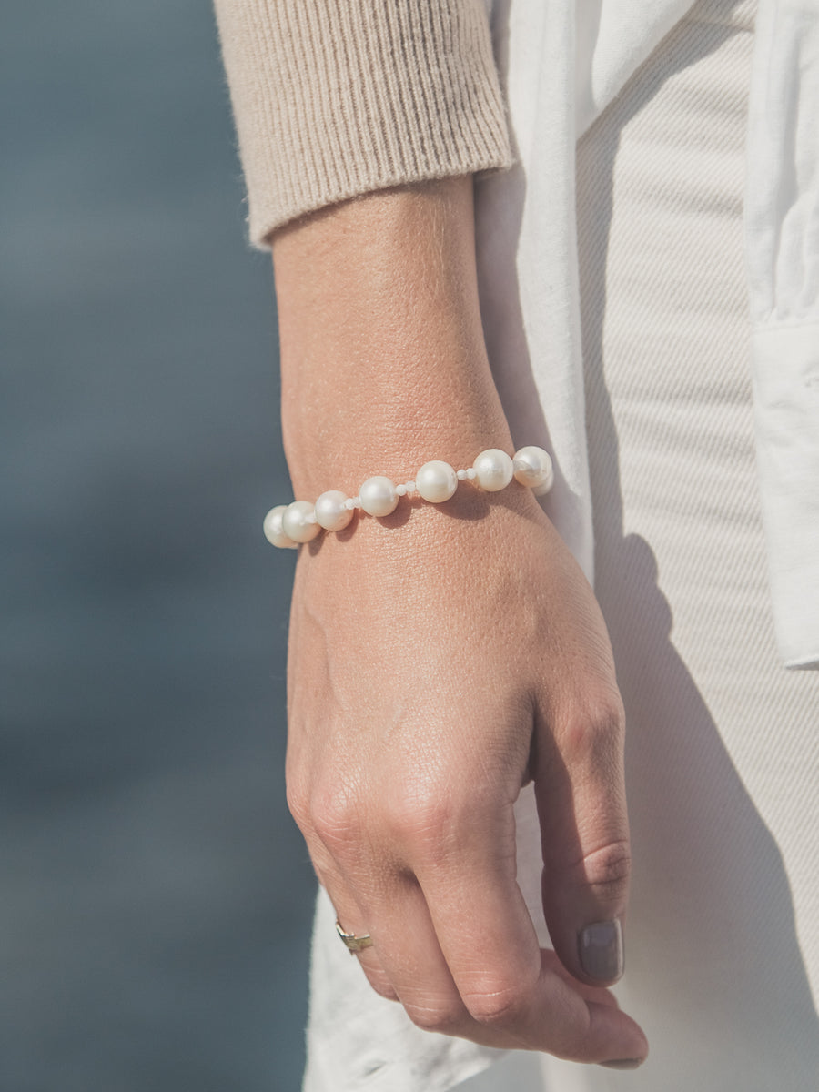 round pearl bracelet
